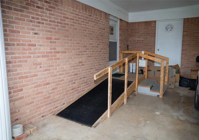 Photo 3 of Single family home for sale at 1016 E Franklin St, Hillsboro, TX 76645 | MLS# 21330939 | Listing updated on 2026-08-16