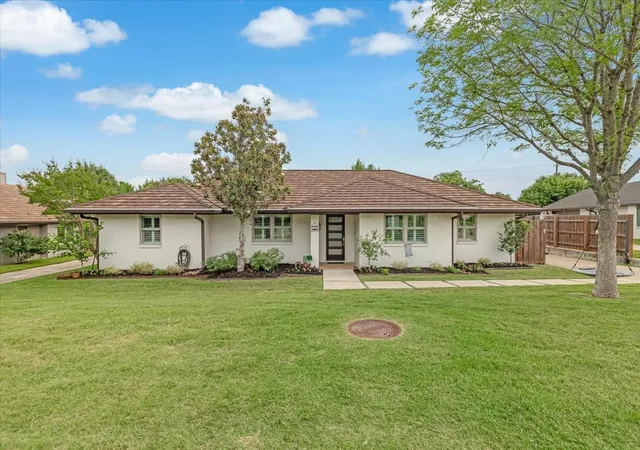 2nd image of 27 Crestwood Dr, Trophy Club, TX 76262 | MLS# 21331789