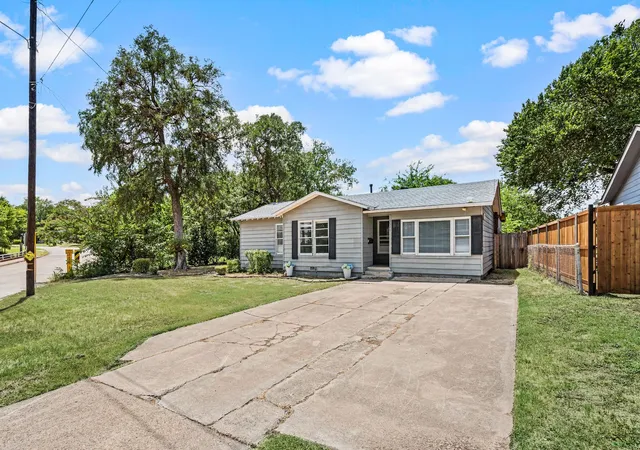Photo 2 of Single family home for sale at 3501 Eastridge Dr, Haltom City, TX 76117 | MLS# 21330572 | Listing updated on 2026-07-15