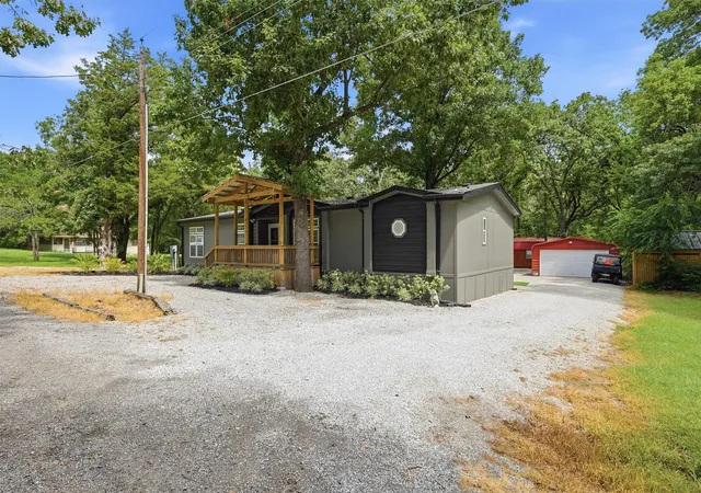 Photo 3 of Single family home for sale at 41 Missouri Ave, Pottsboro, TX 75076 | MLS# 21331822 | Listing updated on 2026-08-24
