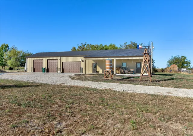 Photo 2 of Single family home for sale at 1158 County Road 1240, Savoy, TX 75479 | MLS# 21331885 | Listing updated on 2026-07-17