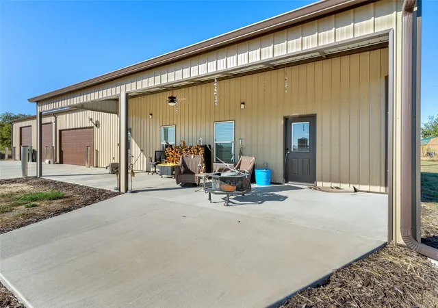 Photo 3 of Single family home for sale at 1158 County Road 1240, Savoy, TX 75479 | MLS# 21331885 | Listing updated on 2026-07-17