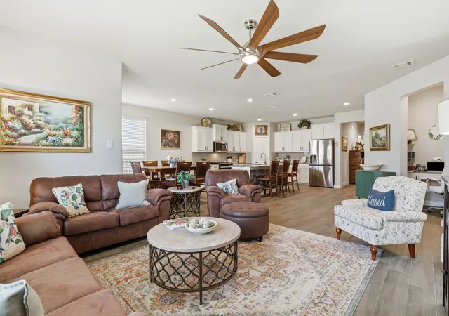 Photo 4 of Single family home for sale at 1104 Eastland Ln, Weatherford, TX 76087 | MLS# 21324458 | Listing updated on 2026-10-07