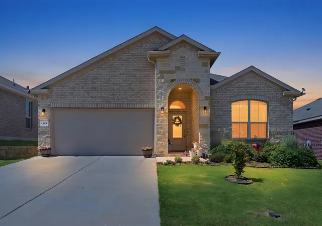 Photo 3 of Single family home for sale at 1104 Eastland Ln, Weatherford, TX 76087 | MLS# 21324458 | Listing updated on 2026-10-07