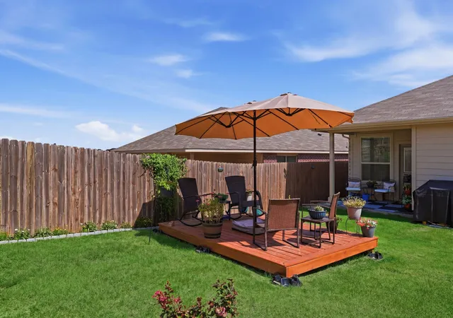 Photo 2 of Single family home for sale at 1104 Eastland Ln, Weatherford, TX 76087 | MLS# 21324458 | Listing updated on 2026-10-07