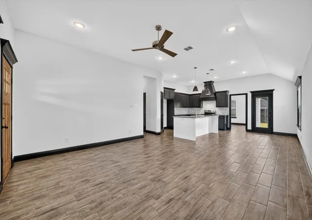 Photo 4 of Single family home for sale at 106 Clover Cir, Weatherford, TX 76086 | MLS# 21331546 | Listing updated on 2026-07-15