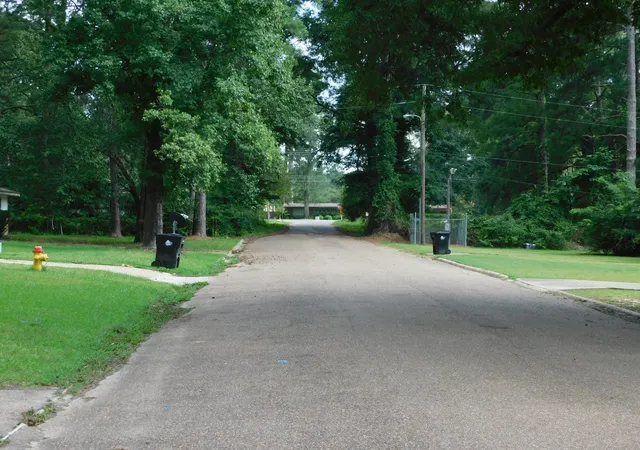 Photo 3 of Sale Pending at 107 Ne 5Th St, Springhill, LA 71075 | MLS# 21331953 | Listing updated on 2026-08-25