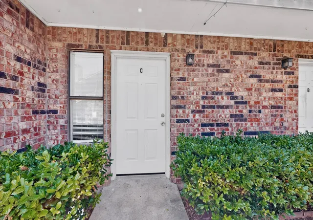 Listing Photo 5 - Condo for sale in building located at 2105 W Walnut St, Garland, TX 75042 - Unit #A,B,C,D