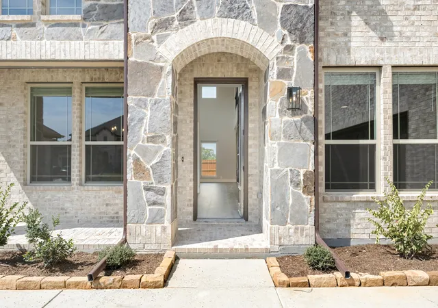 Photo 3 of Single family home for sale at 1213 Summer Grove Dr, Midlothian, TX 76065 | MLS# 21331403 | Listing updated on 2026-09-28