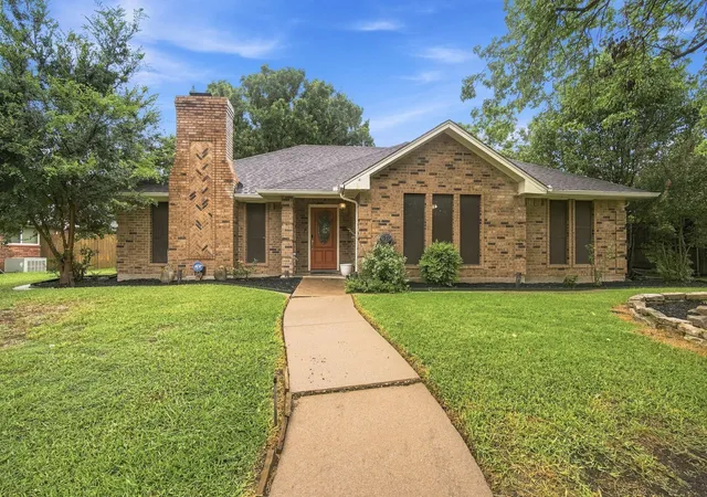 Photo 2 of Sale Pending at 115 Redman Ln, Waxahachie, TX 75165 | MLS# 21332004 | Listing updated on 2026-08-27