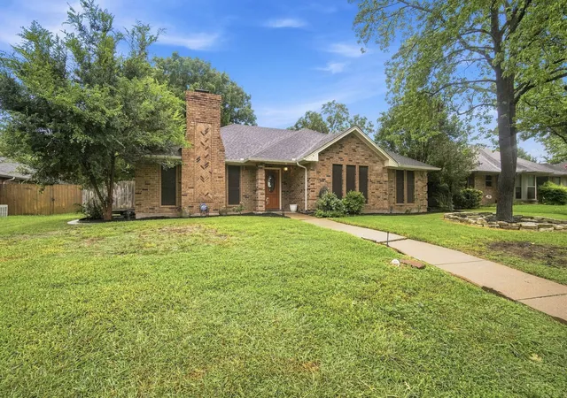 Photo 3 of Sale Pending at 115 Redman Ln, Waxahachie, TX 75165 | MLS# 21332004 | Listing updated on 2026-08-27