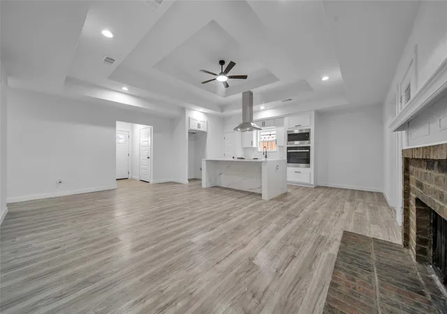 Photo 4 of Sale Pending at 3901 Glengate Dr, Arlington, TX 76016 | MLS# 21332043 | Listing updated on 2026-08-24
