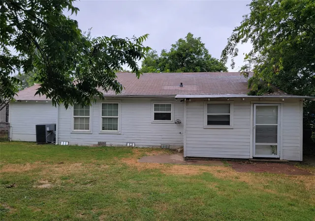 Photo 2 of Single family home for sale at 3513 Bluebird St, Waco, TX 76705 | MLS# 21331929 | Listing updated on 2026-08-21