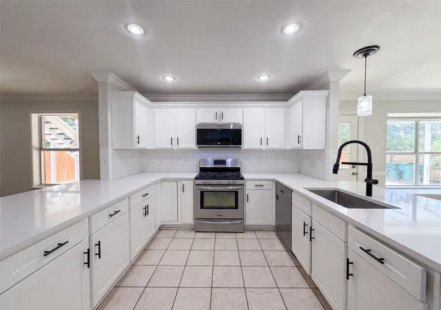 2nd image of 6878 Genevieve Dr, Fort Worth, TX 76137 | MLS# 21332074