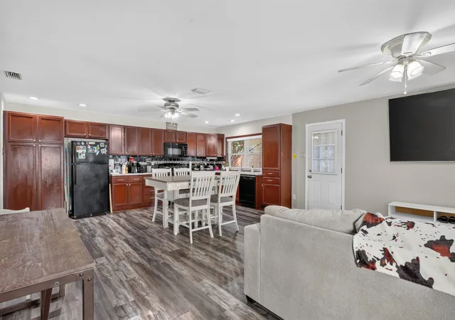 4th image of 3110 Edelweiss Dr, Grand Prairie, TX 75052 | MLS# 21330631