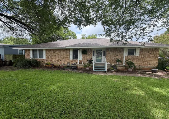 Photo 1 of Sale Pending at 209 N 4th St, Crandall, TX 75114 | MLS# 21332115 | Listing updated on 2026-07-22