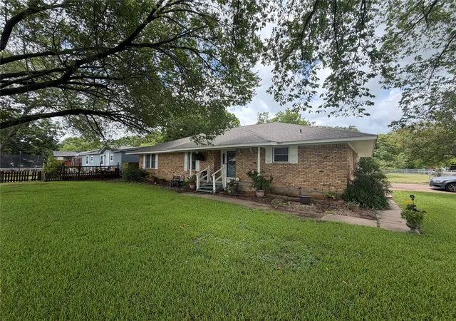 Photo 2 of Sale Pending at 209 N 4th St, Crandall, TX 75114 | MLS# 21332115 | Listing updated on 2026-07-22