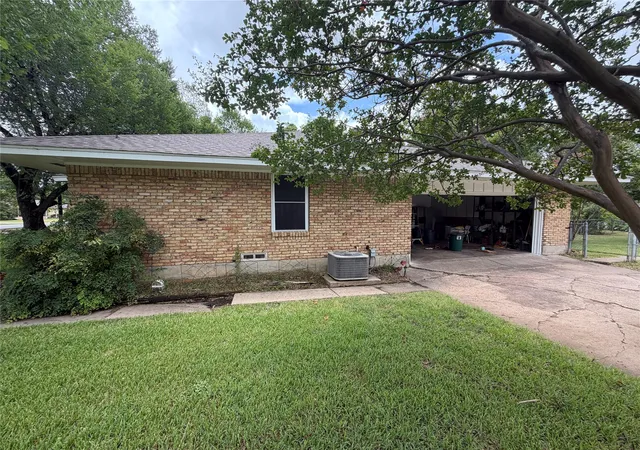 Photo 3 of Sale Pending at 209 N 4th St, Crandall, TX 75114 | MLS# 21332115 | Listing updated on 2026-07-22