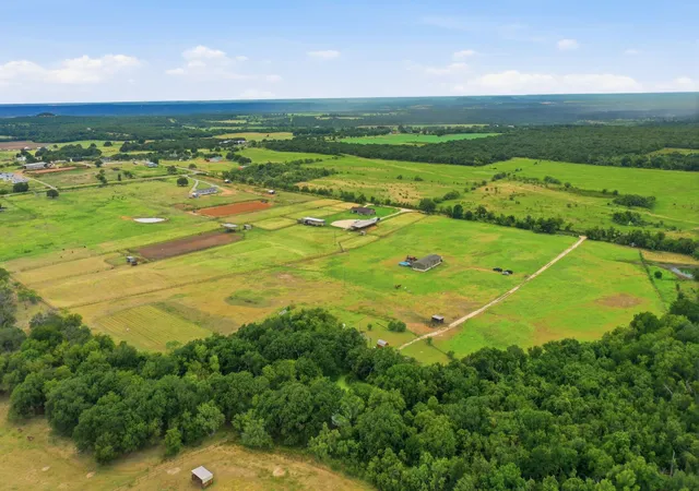 Photo 4 of House for sale at 660 County Road 127, Stephenville, TX 76401 | MLS# 21332096 | Listing updated on 2026-08-18
