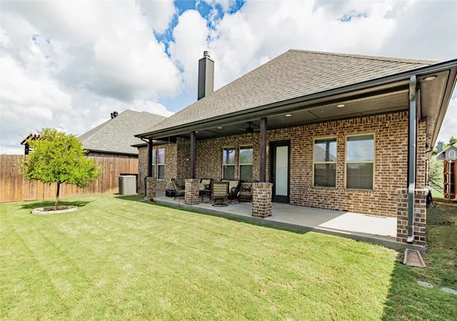 Photo 3 of Sale Pending at 156 Windy Glen Dr, Decatur, TX 76234 | MLS# 21326208 | Listing updated on 2026-10-08