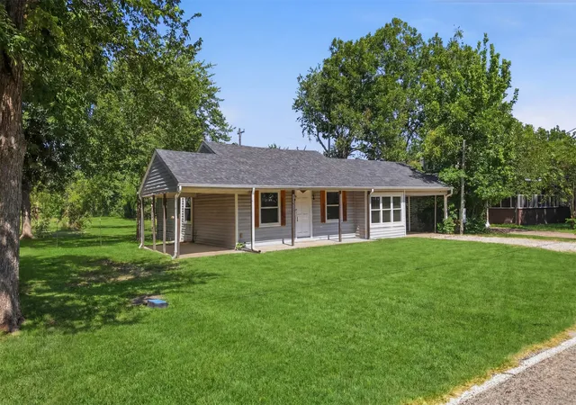 Photo 2 of Single family home for sale at 337 N 1st St, Point, TX 75472 | MLS# 21324910 | Listing updated on 2026-10-05
