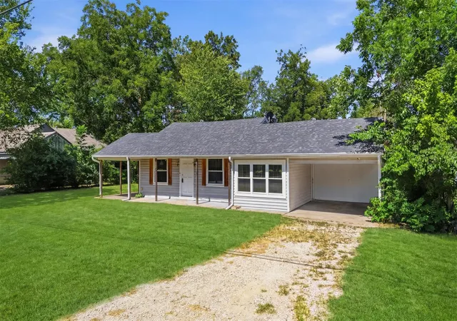Photo 3 of Single family home for sale at 337 N 1St St, Point, TX 75472 | MLS# 21324910 | Listing updated on 2026-10-05
