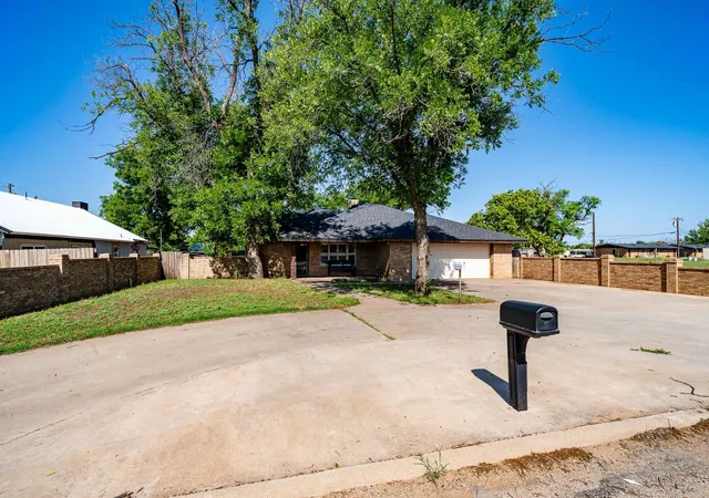 Photo 3 of Sale Pending at 605 N Clevelland, Rotan, TX 79546 | MLS# 21308650 | Listing updated on 2026-09-30