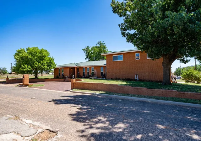 Photo 3 of Single family home for sale at 510 N Elizabeth Ave, Rotan, TX 79546 | MLS# 21308625 | Listing updated on 2026-07-15