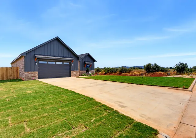 Photo 2 of Single family home for sale at 125 Bluestem Rd, Abilene, TX 79606 | MLS# 21329611 | Listing updated on 2026-10-04