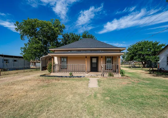 Photo 1 of Single family home for sale at 105 N Orange St, Roby, TX 79543 | MLS# 21332228 | Listing updated on 2026-08-21