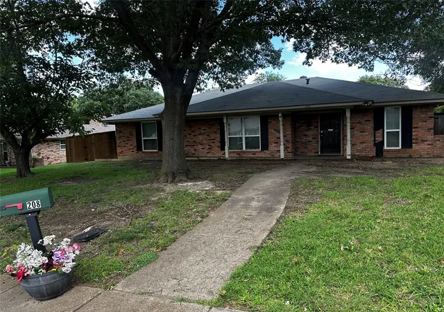 Photo 1 of Single family home for sale at 208 Connie Dr, De Soto, TX 75115 | MLS# 21306969 | Listing updated on 2026-07-15