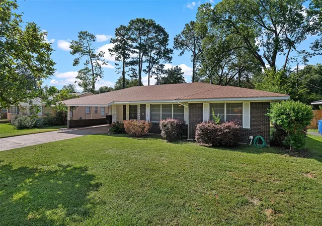Photo 2 of Single family home for sale at 108 Swedes Ave, Shreveport, LA 71105 | MLS# 21329134 | Listing updated on 2026-08-21