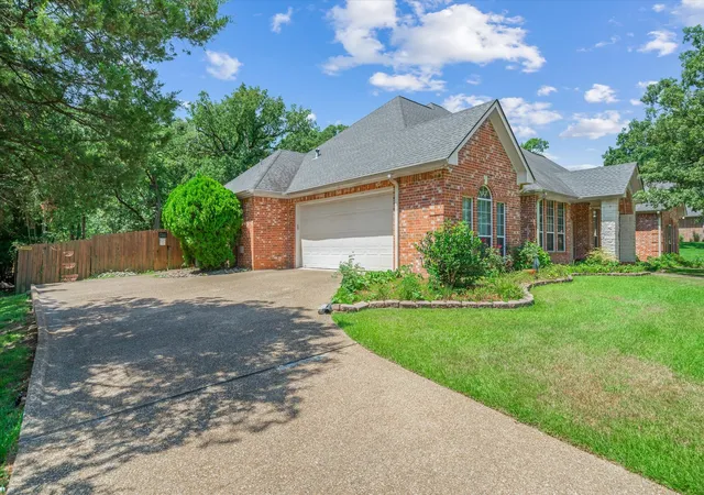 Photo 3 of Single family home for sale at 690 County Road 2310, Mineola, TX 75773 | MLS# 21332253 | Listing updated on 2026-10-03