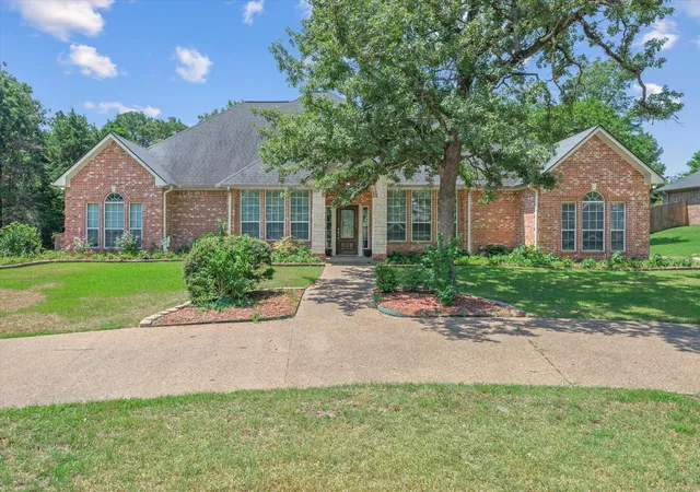 Photo 3 of Single family home for sale at 690 County Road 2310, Mineola, TX 75773 | MLS# 21332253 | Listing updated on 2026-10-03