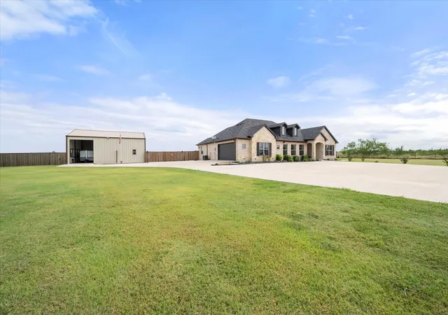 Photo 3 of Single family home for sale at 170 Grays Creek Cir, Ennis, TX 75119 | MLS# 21331008 | Listing updated on 2026-10-05