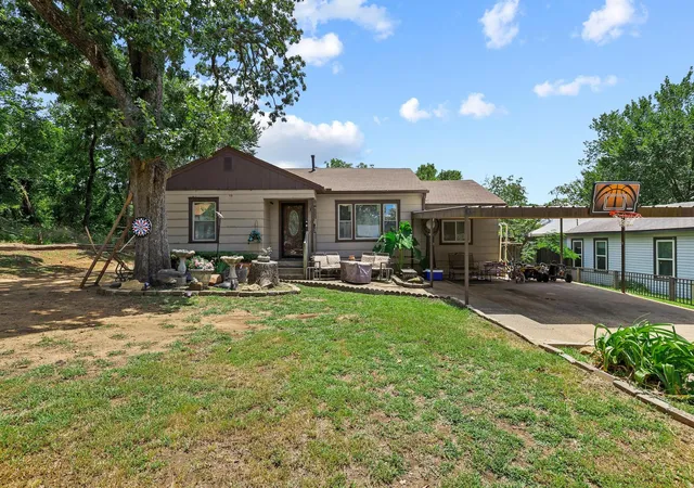 Photo 1 of Single family home for sale at 612 E Monterey St, Denison, TX 75021 | MLS# 21332287 | Listing updated on 2026-07-15