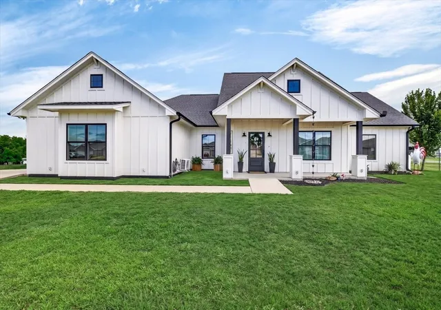 Photo 1 of Single family home for sale at 18220 County Road 4001, Mabank, TX 75147 | MLS# 21326772 | Listing updated on 2026-09-19