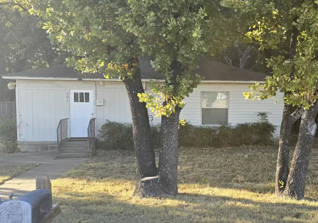 Photo 1 of Single family home for sale at 107 Fisk Rd, Seagoville, TX 75159 | MLS# 21332326 | Listing updated on 2026-08-29