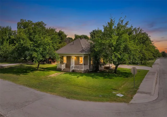 Photo 1 of Single family home for sale at 441 W Lake St, Krum, TX 76249 | MLS# 21324719 | Listing updated on 2026-08-17