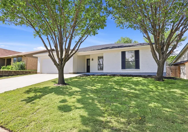 Photo 2 of Single family home for sale at 6461 Westridge Dr, Watauga, TX 76148 | MLS# 21332332 | Listing updated on 2026-09-28