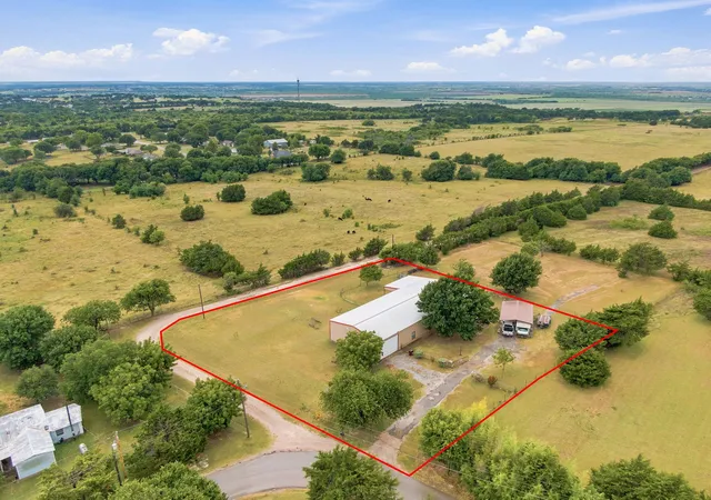 Photo 2 of Single family home for sale at 5821 Waterworks Rd, Midlothian, TX 76065 | MLS# 21331932 | Listing updated on 2026-08-26