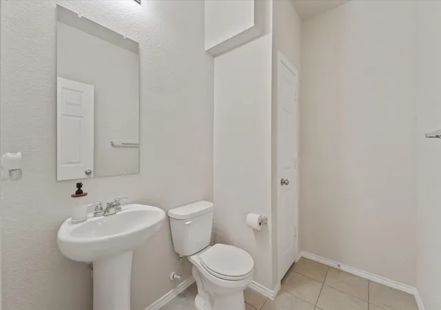 Photo 3 of Single family home for sale at 824 Lemongrass Ct, Fort Worth, TX 76131 | MLS# 21332222 | Listing updated on 2026-08-27
