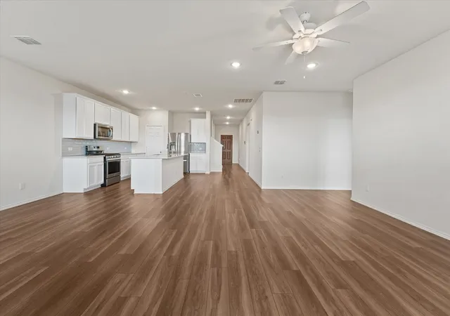Photo 4 of Single family home for sale at 824 Lemongrass Ct, Fort Worth, TX 76131 | MLS# 21332222 | Listing updated on 2026-08-27