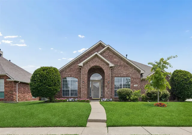 Photo 3 of Single family home for sale at 11809 Woodland Wy, Frisco, TX 75035 | MLS# 21332061 | Listing updated on 2026-08-28