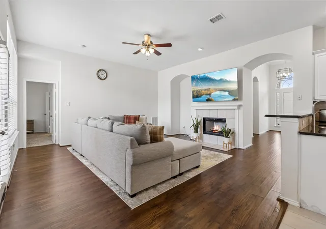 Photo 4 of Single family home for sale at 11809 Woodland Wy, Frisco, TX 75035 | MLS# 21332061 | Listing updated on 2026-08-28