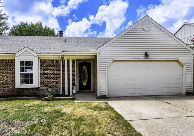 Photo 2 of Single family home for sale at 314 Sandlewood Ln, Euless, TX 76039 | MLS# 21330432 | Listing updated on 2026-08-28