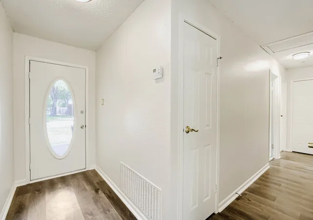Photo 3 of Single family home for sale at 314 Sandlewood Ln, Euless, TX 76039 | MLS# 21330432 | Listing updated on 2026-08-28