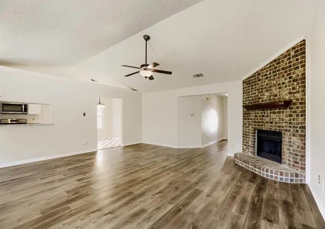 Photo 4 of Single family home for sale at 314 Sandlewood Ln, Euless, TX 76039 | MLS# 21330432 | Listing updated on 2026-08-28