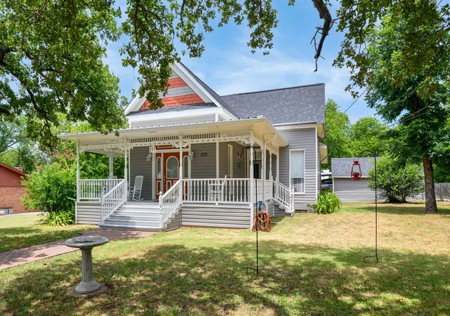 Photo 2 of Single family home for sale at 217 E 1st St, Weatherford, TX 76086 | MLS# 21331229 | Listing updated on 2026-10-06