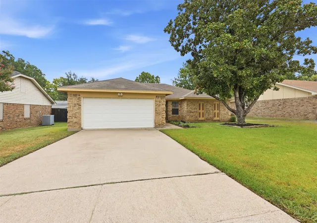 Homes for sale in North Richland Hills, TX | 5536 Meadow Oak St, North Richland Hills, TX 76180 | MLS# 21328960
